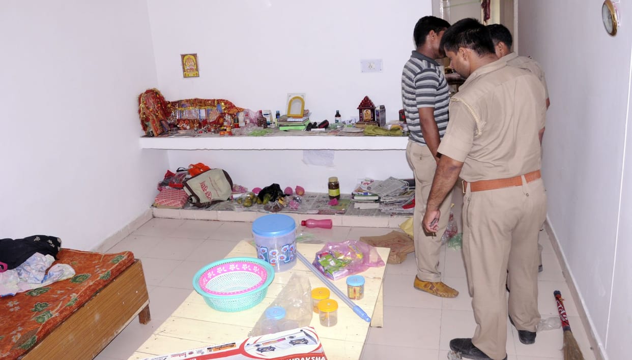 Staff nurse fell from the 5th floor, death