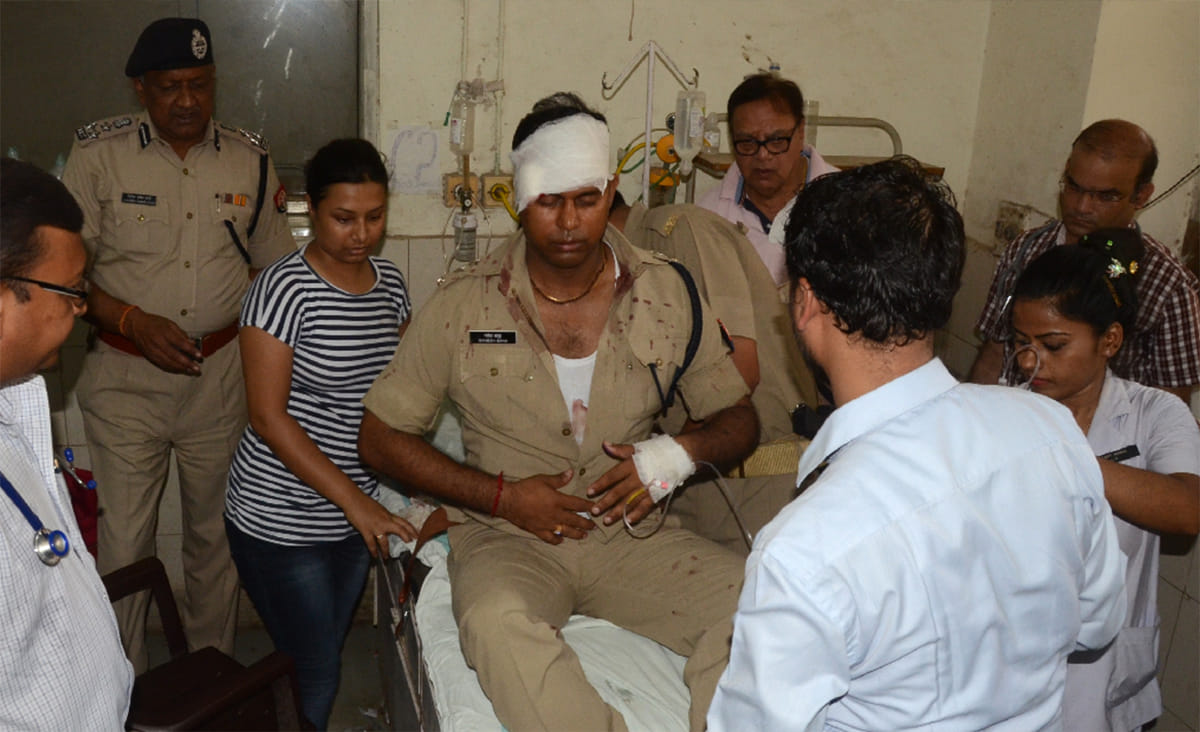 firing and lathi charge in allahabad