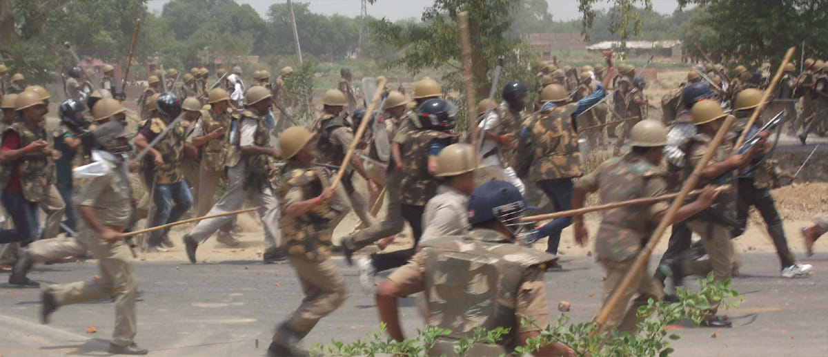 firing and lathi charge in allahabad