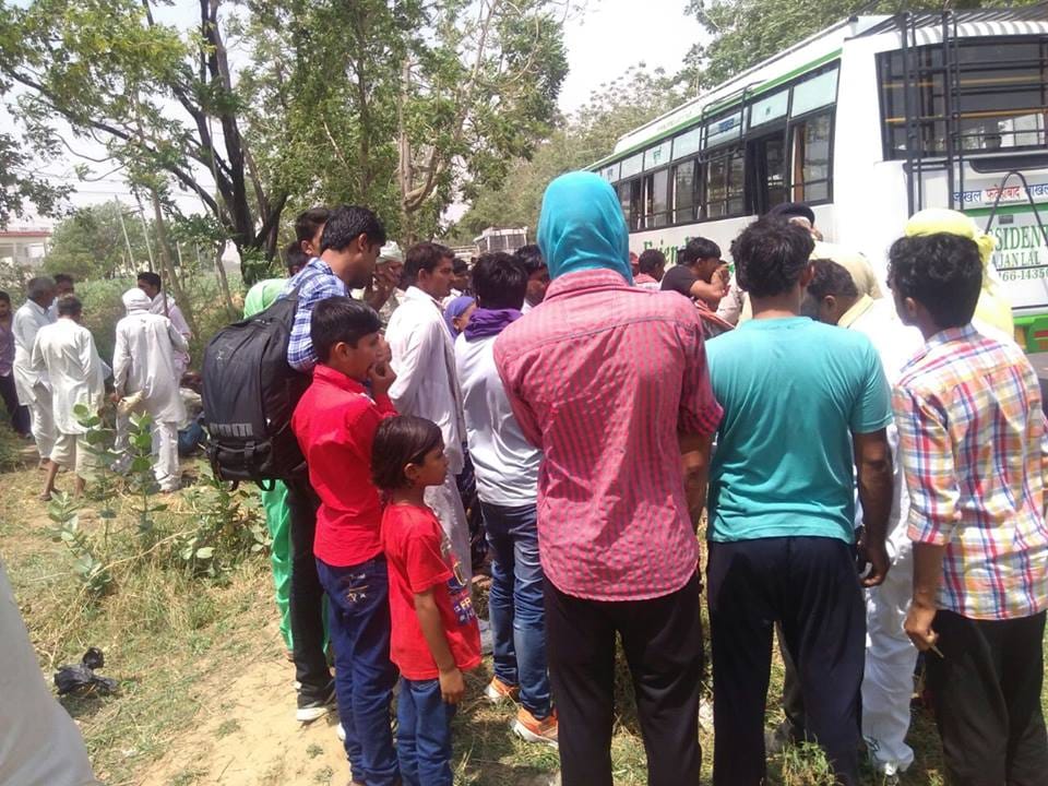 bomb blast in private bus at fatehabad, fifteen passanger injured