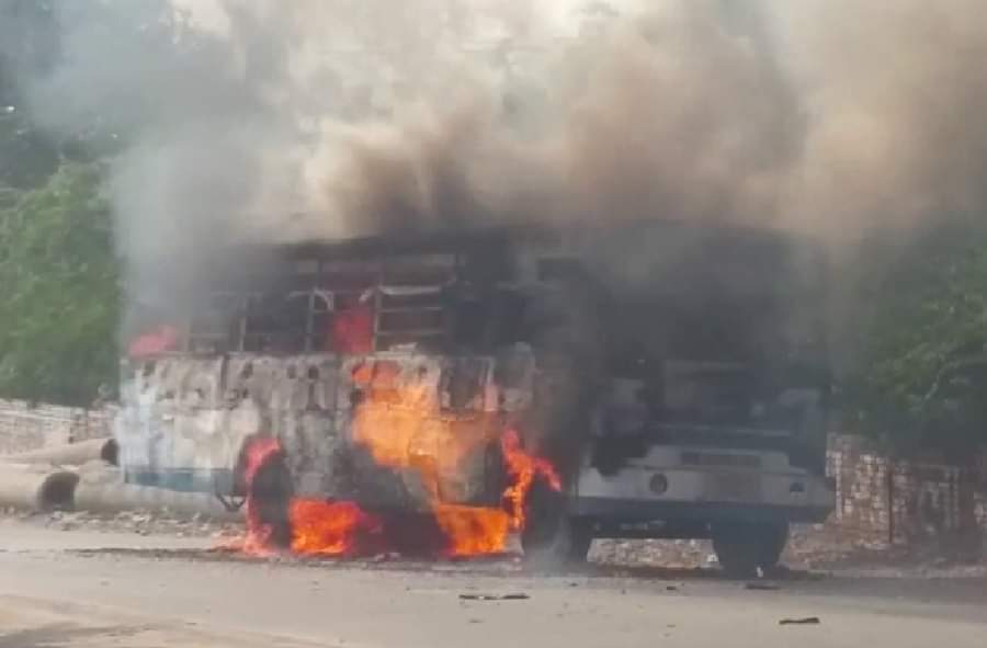 बस में आग