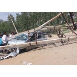 bhiwani news, three, electricity, pole, car, collapse, one, dead