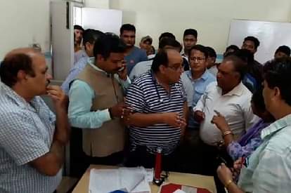  family members create trouble in clinic After the death of patient