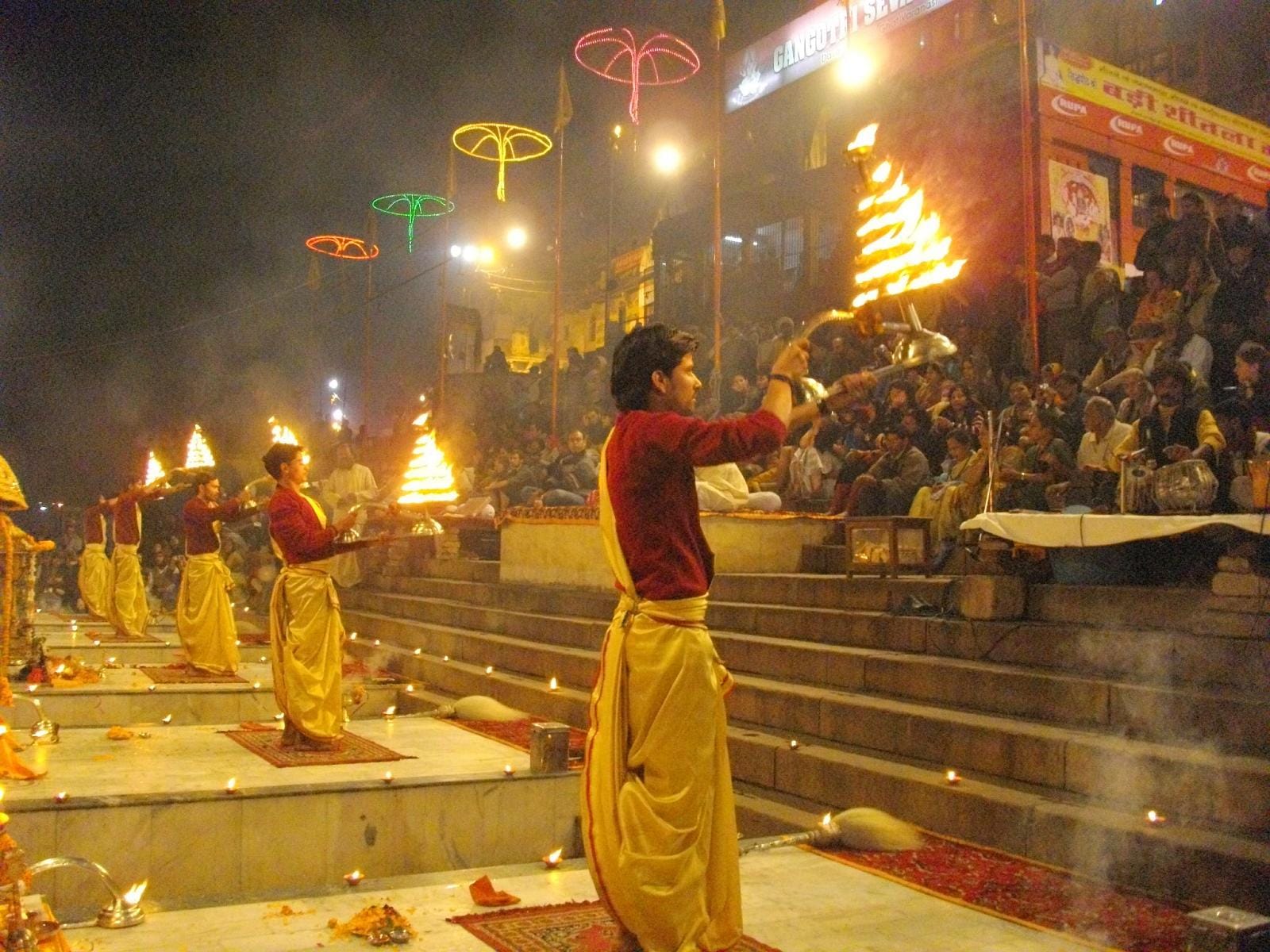 Migrants will see ganga aarti by cruise and ship in varanasi