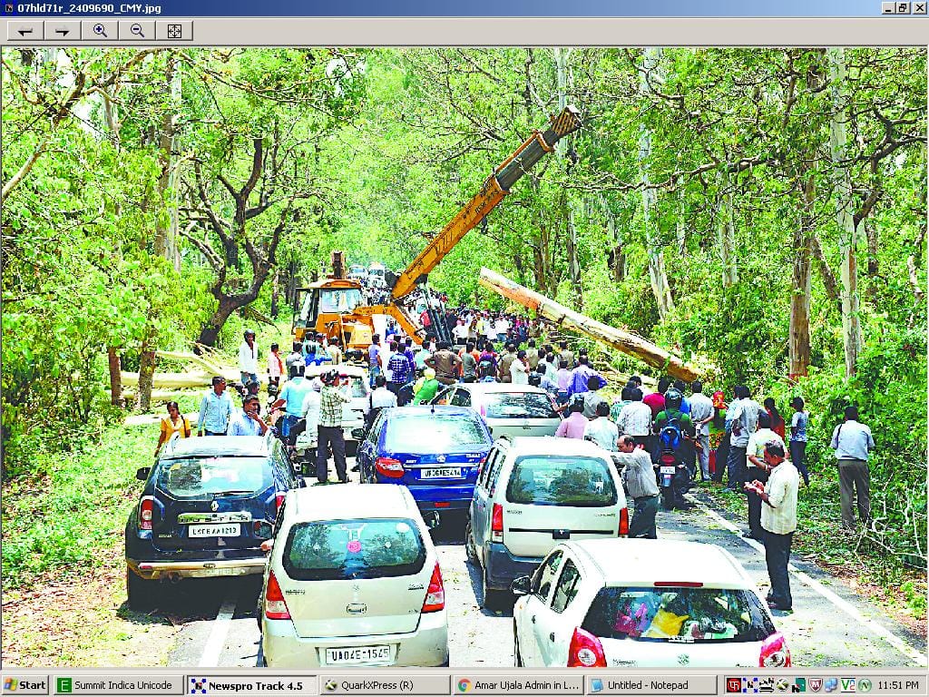 Tanda of prisoners in the woods for hours stuck ambulances and vehicles