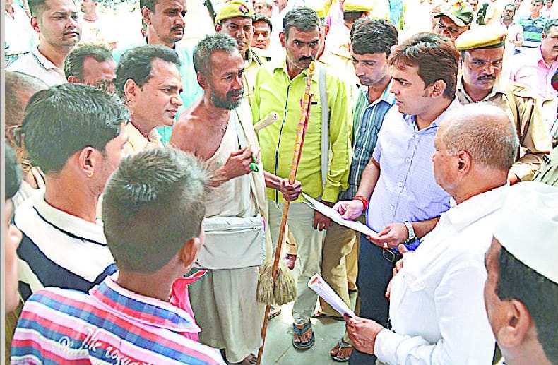 Jain sant angry on barbed wire