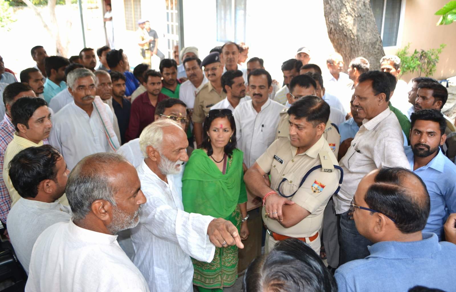 police make house arrest to pranav singh champion.