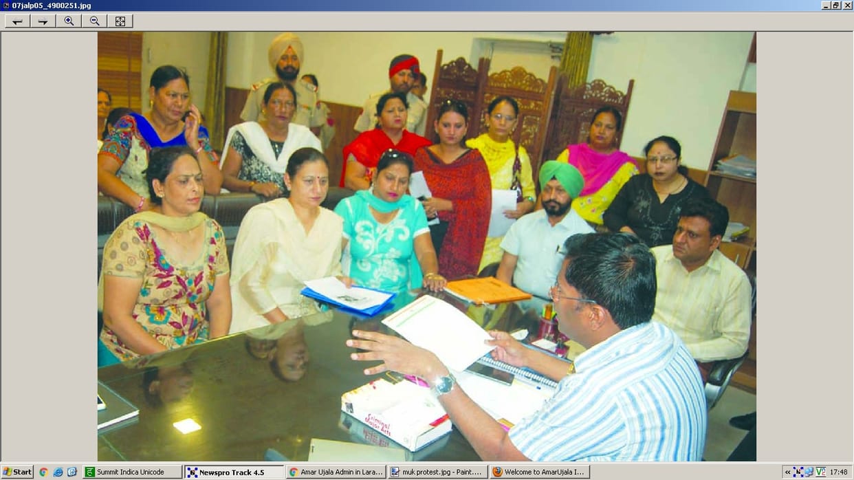 female congress workers, memorandum, ADC, stray dogs, jalandhar, punjab