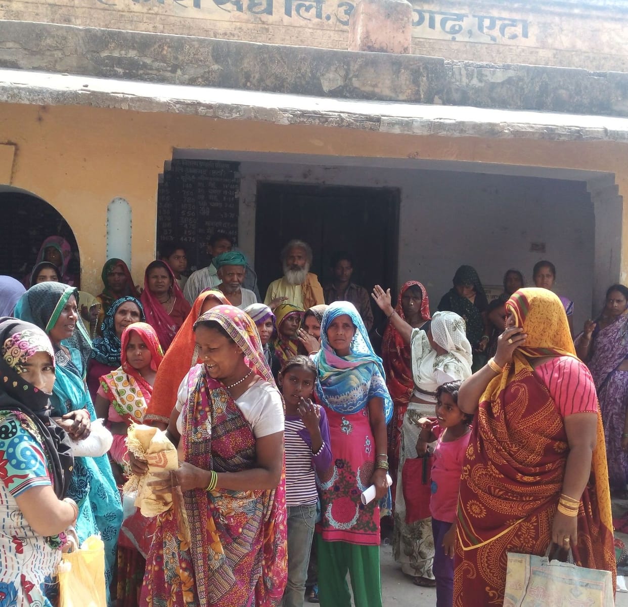 Not distributing ration card holders at Ruckus