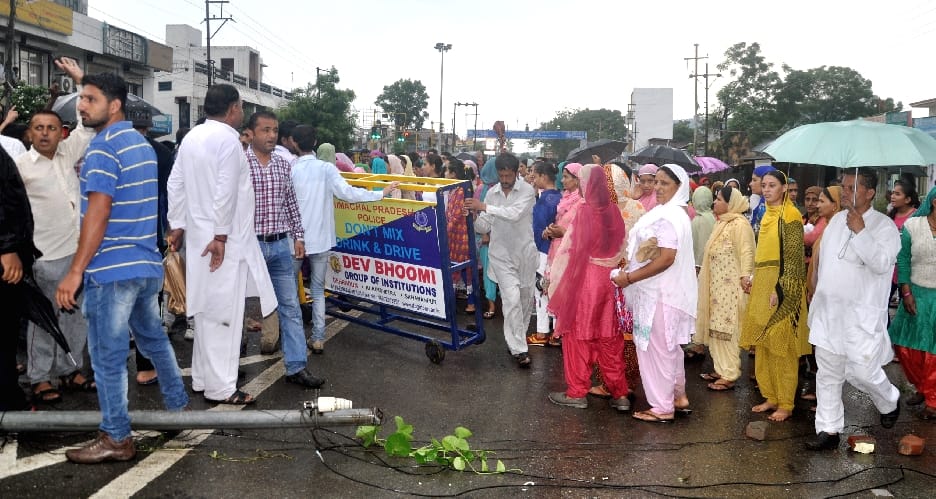 People protest at ponta on girl murder case, live photos.