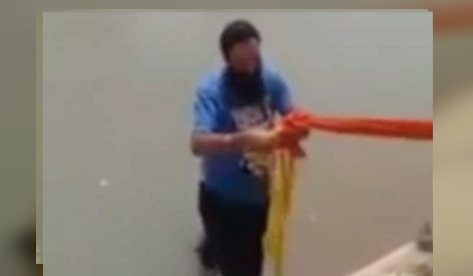 Sikh Man removed his turban to Save drowning dog’s Life, video viral