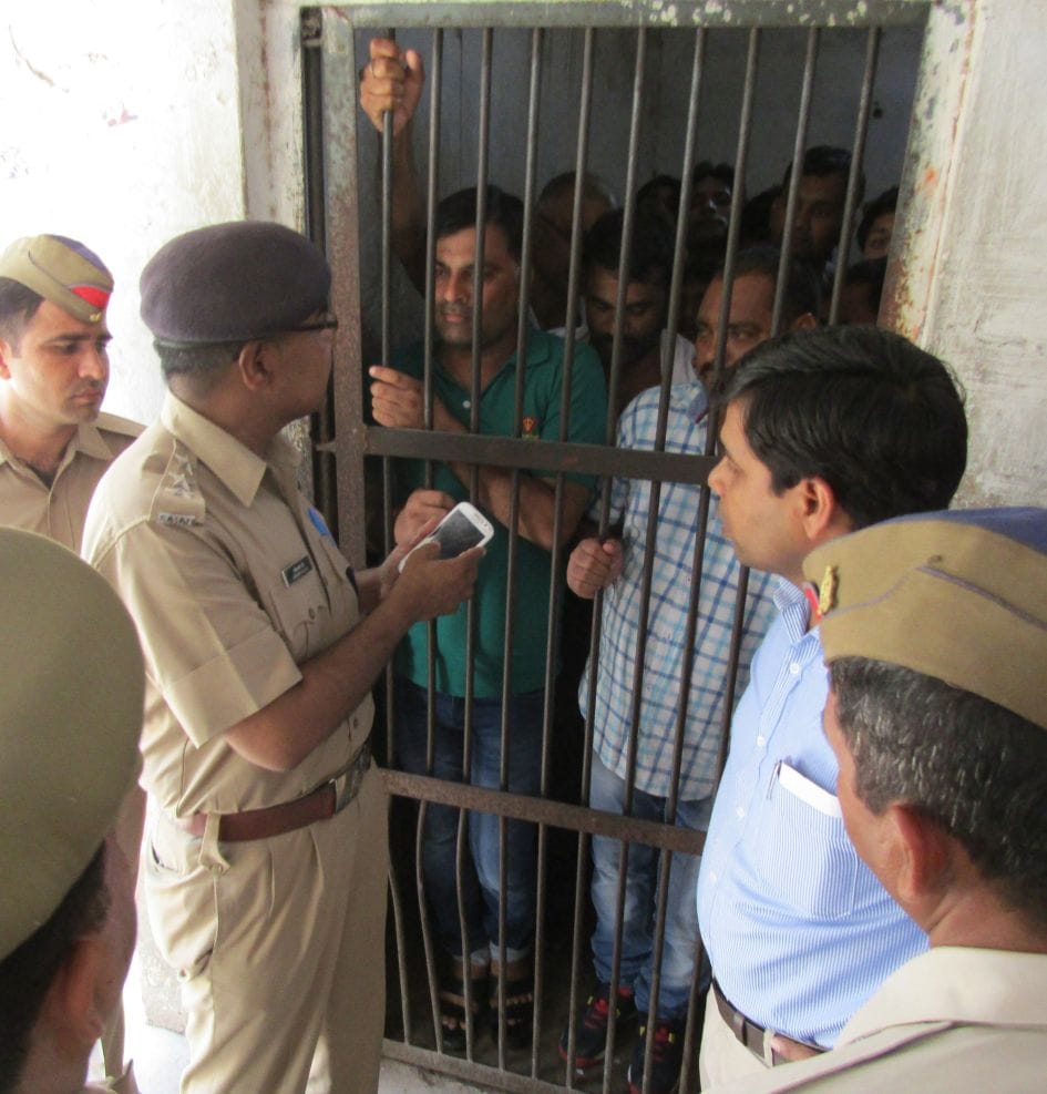 Ruckus bitten by prisoners suffering from heat