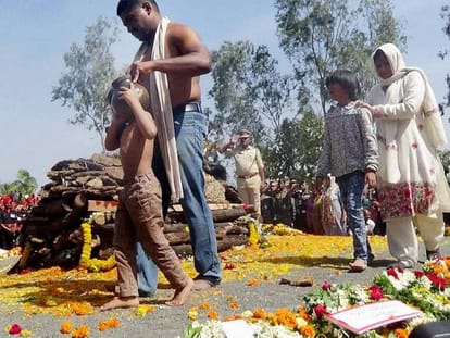 Kupwara martyr Santosh Mahadik's wife Swati set to join Indian Army