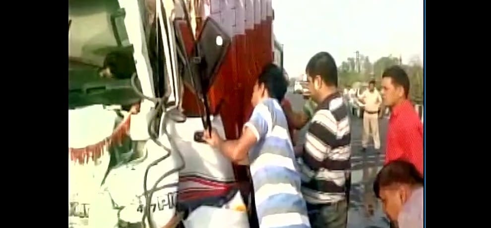2 persons dead after a truck rammed into another on Delhi-Gurugram express way