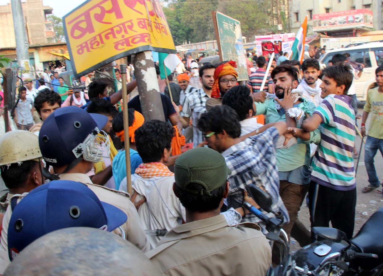 Lanka JNU students are gathering on the square stone