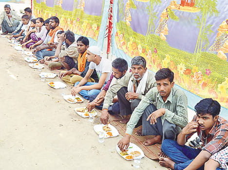 Tue devotees descended on the big eldest temples