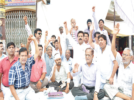 Saraf against the loot off the market