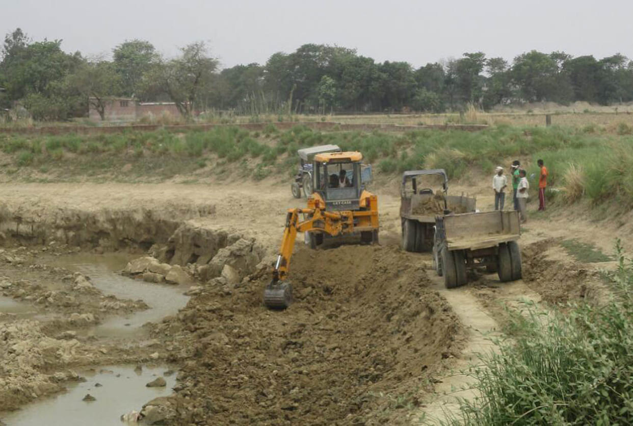 there is danger between river and dam