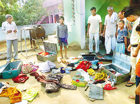 theif took goods from 2 houses
