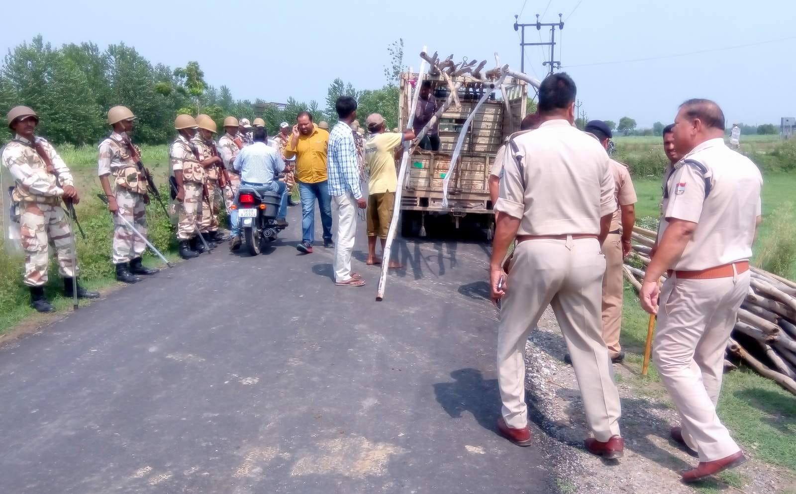 police and paramilitary forces to stop mahapanchayat in roorkee.