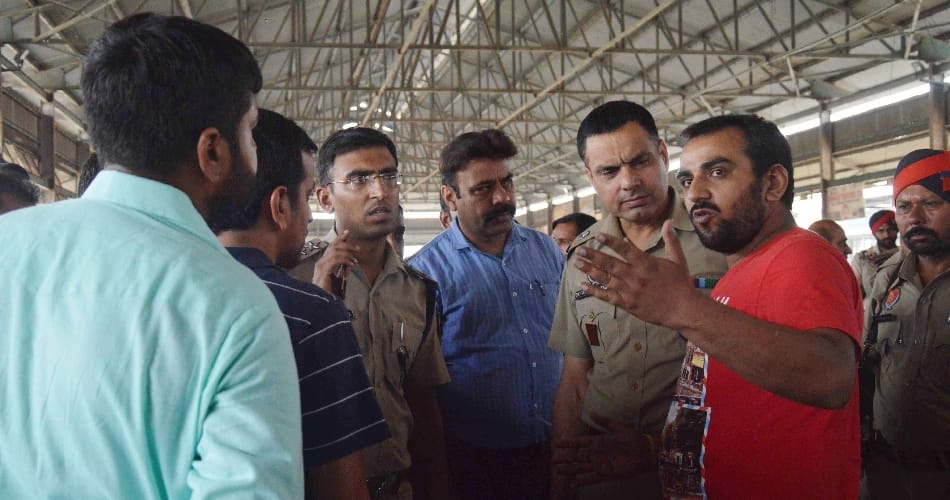 young boy gabbar died in gangwar in new sabji mandi ludhiana