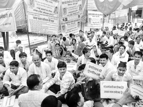 Cleaning staff picketing in jalaun