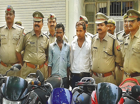 nter district vehicle thief gang doctor, mechanic, were arrested