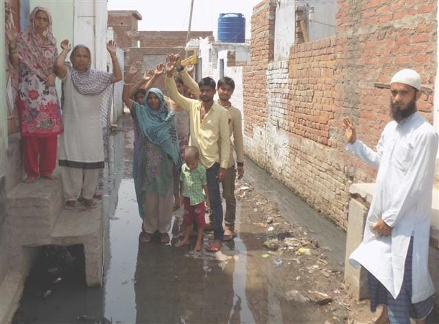 Rojedaron angry demonstration by waterlogging