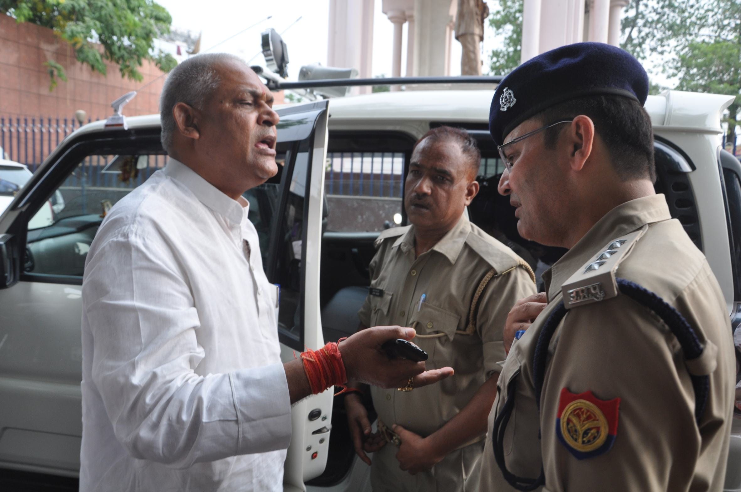 so called sp leaders threats traffic police