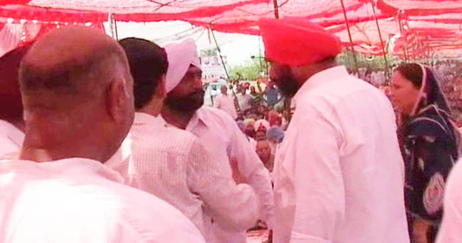 marpeet and slapping in congress leaders during captain amrinder singh rally