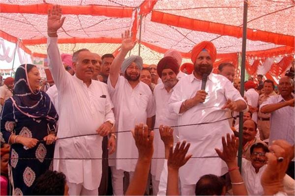 marpeet and slapping in congress leaders during captain amrinder singh rally