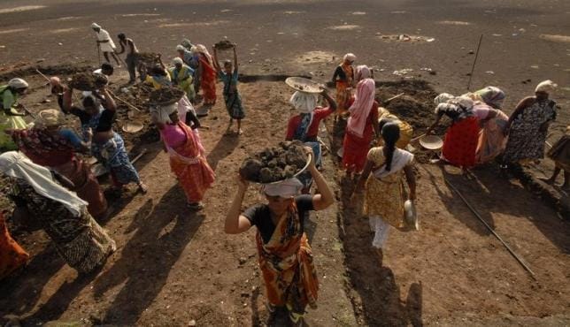 MGNREGA's 8 thousand million outstanding on states
