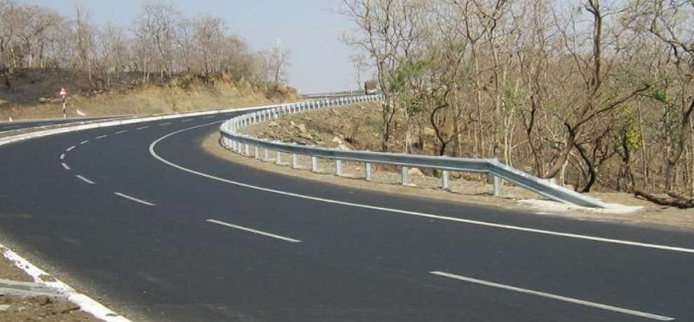 2 injured in road accidents near kathua of jammu