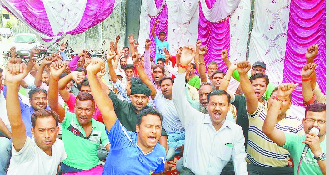 Roadways in the open recruitment of drivers protest