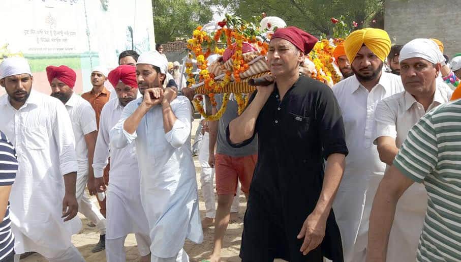 actor singer harbhajan mann father harnek singh funeral in bathinda