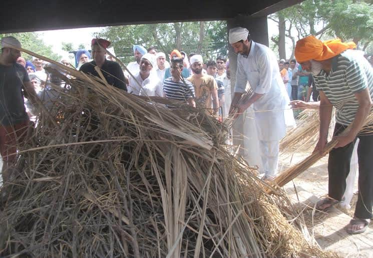 actor singer harbhajan mann father harnek singh funeral in bathinda