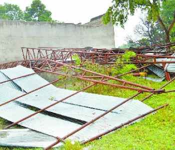 The population of 3.2 lakh power supply failure