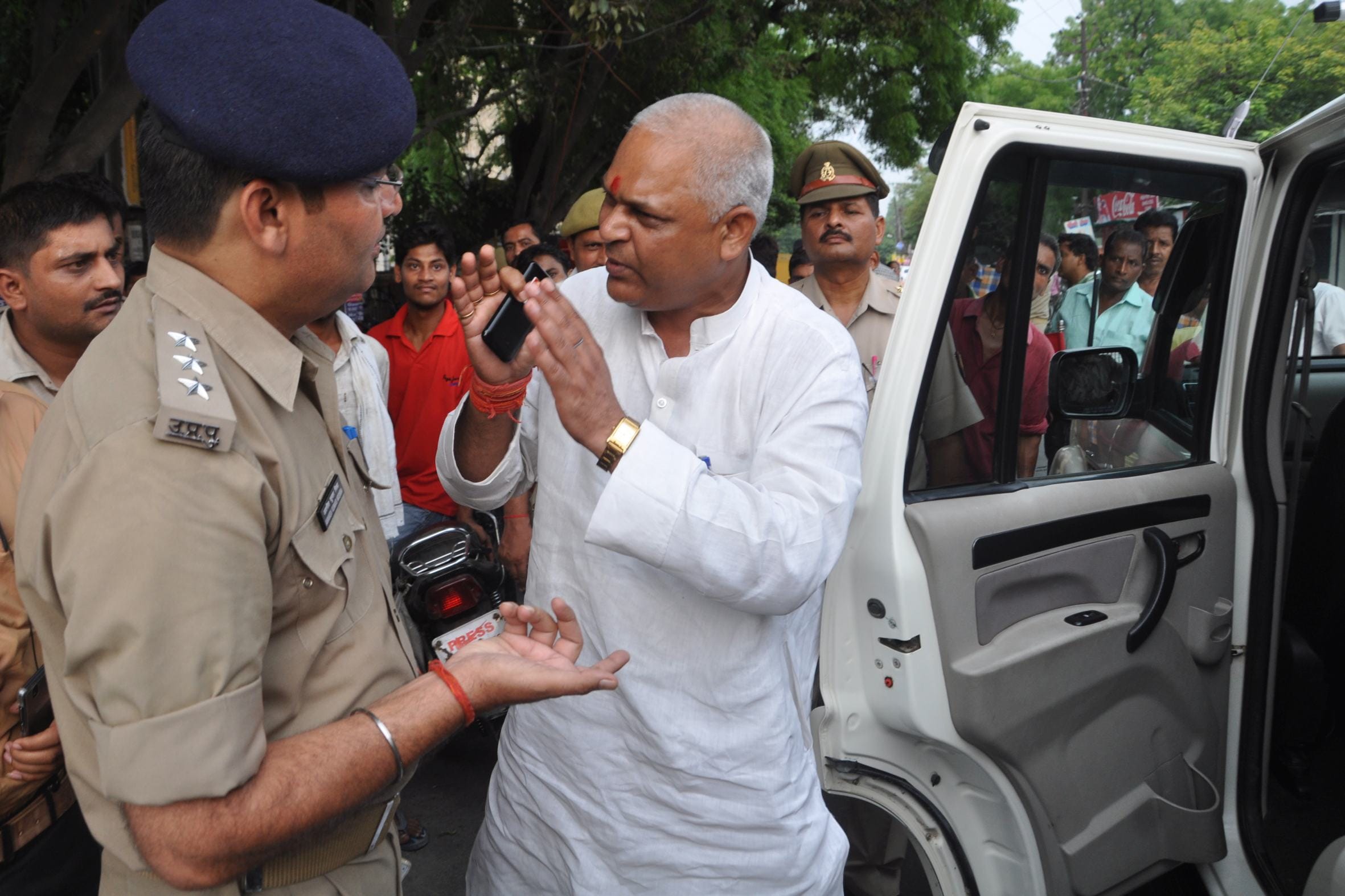 so called sp leaders threats traffic police