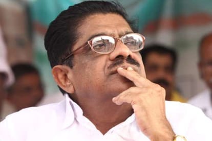 Kerala: fir against sonia gandhi for non payment of dues
