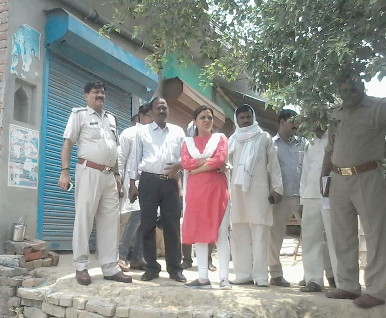The two sides clashed at the educational institutions to make shrine, 12 injured