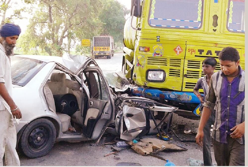 Tanker and car drivers killed in car collision