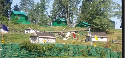 Tree falls on nature camp at narkanda, two tourist killed.