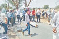 dead body, on road, jam, narnaul, police