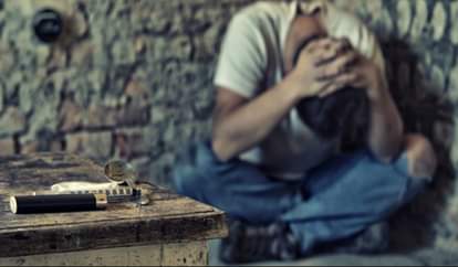 नशे में जिंदगी बर्बाद