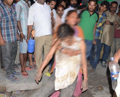 drunken woman create ruckus in dehradun.