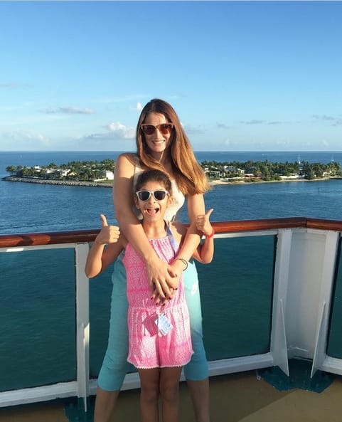 hot sexy photos of dara singh daughter-in-law dina umarova, enjoying vacations