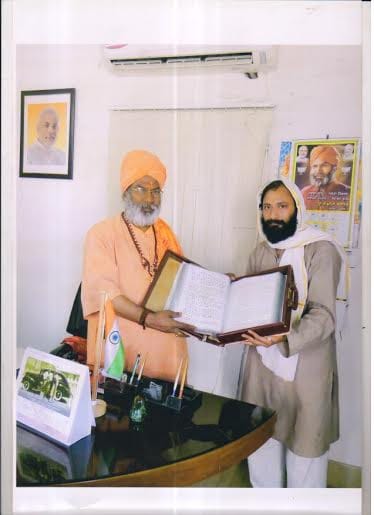 weird people, rohtak pandit karamvir kaushik wrote geeta, quran with blood