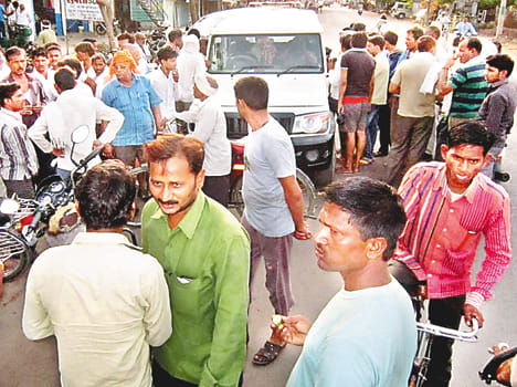  jameen ke vivaad mein pradhaan ke bhaee ko golee maaree, rephar