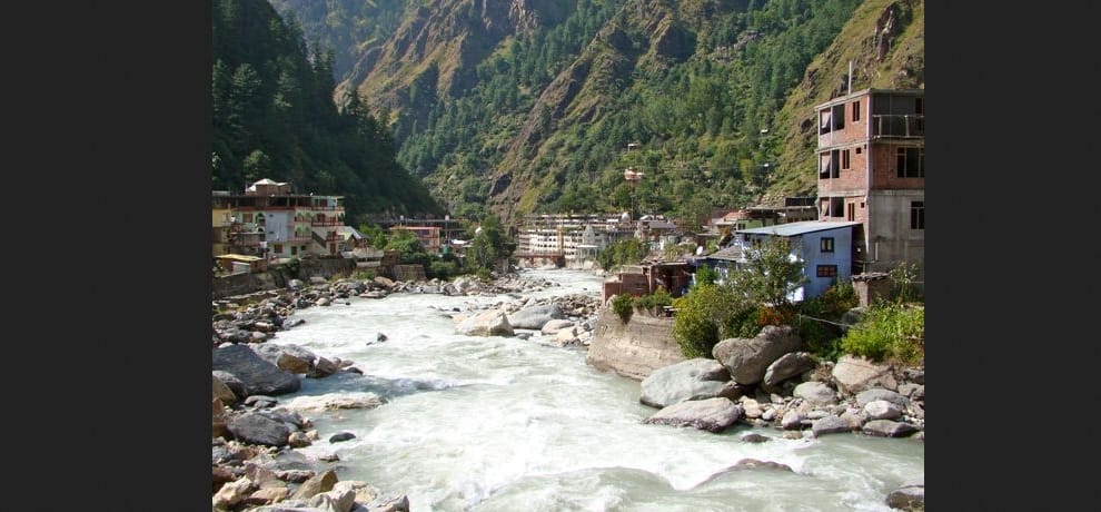 Gujrat tourist drown in parvati river near kullu.