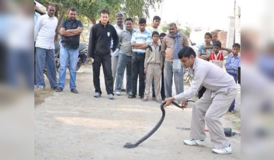 amazing, man turned into snake man after snake bites